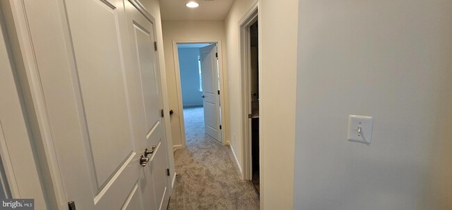 Building Photo - 156 Ironwood Ct