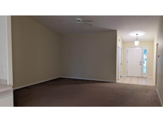 Building Photo - 3/2 duplex in Palm Coast      www.werentsu...