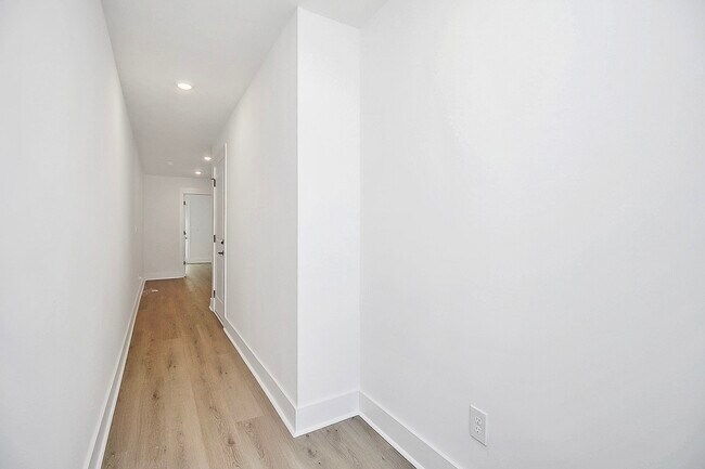 House entrance - 2613 Dr Carver Rd