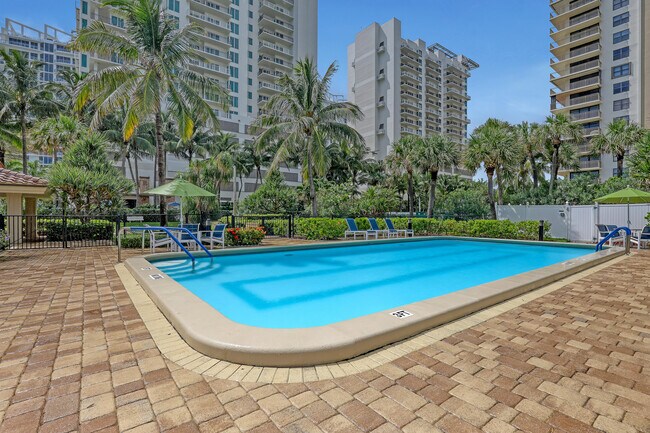 Building Photo - 3400 N Ocean Dr