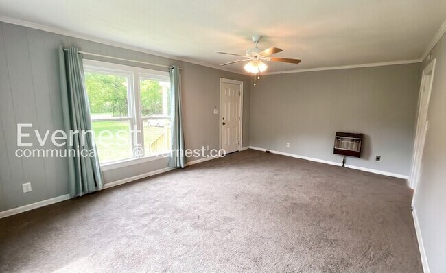 Building Photo - Simple Charm Meets Modern Comfort in Ringgold / 2 Bed & 1 Bath / Pet Friendly / Available Now!