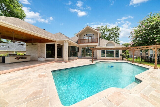 Building Photo - 32610 Whitburn Trail