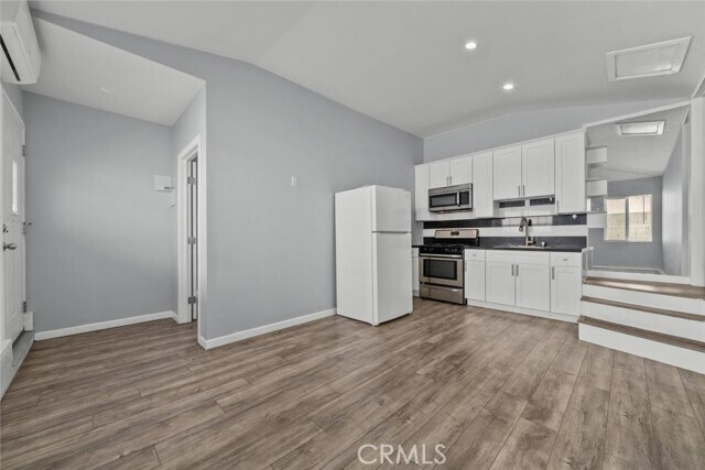 Building Photo - 8447 Colbath Ave