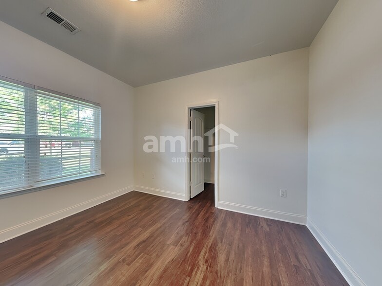 Building Photo - 439 W Rustling Leaves Ln