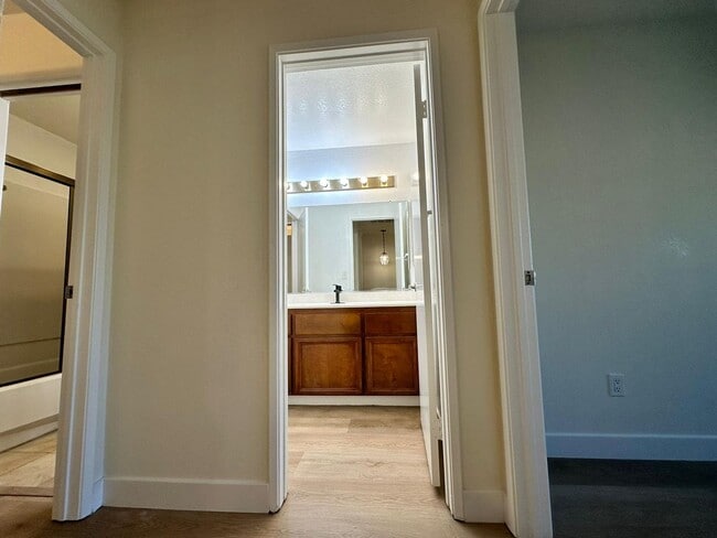 Building Photo - Cozy Beautiful Townhouse for Rent