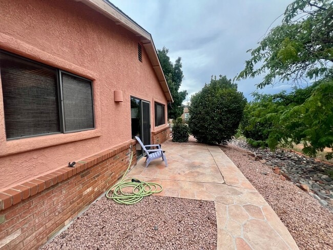 Building Photo - 135 Stone Way