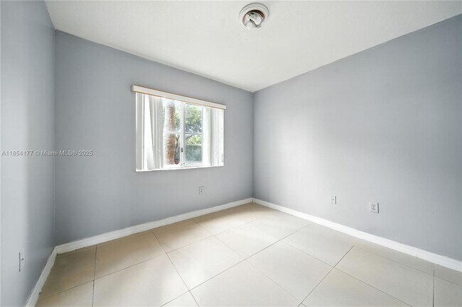 Building Photo - 1270 SE 26th St
