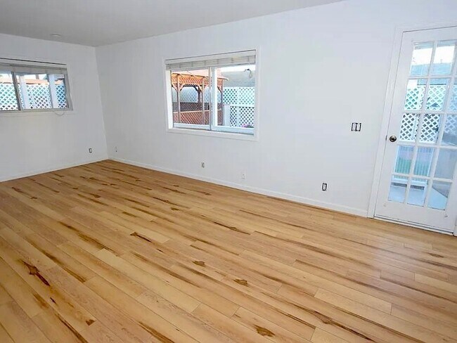 Building Photo - 1360 Gardenia St
