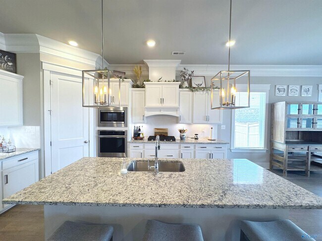Building Photo - 401 Peach Orch Ln
