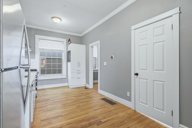 Building Photo - 1032 28th St