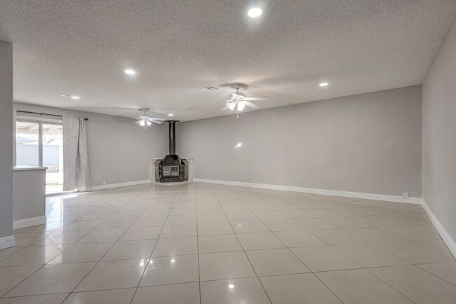 Building Photo - Charming Single-Story Home with Open Living Spaces and Large Backyard in Las Vegas