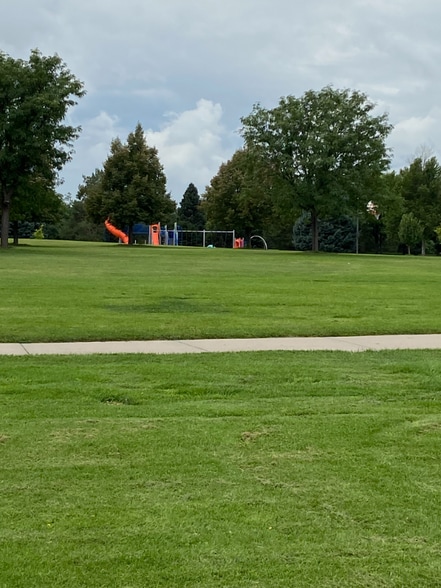 Building Photo - 2458 Syracuse St