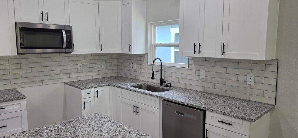 Building Photo - 55 Delmonte St