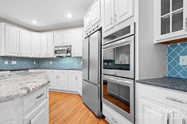 Building Photo - 20428 Marblehead Ct