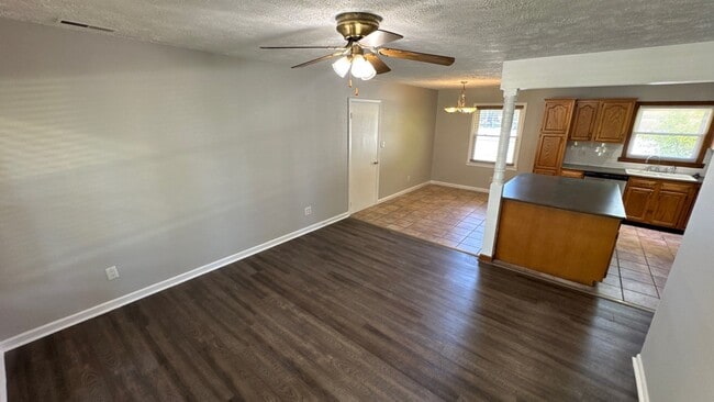 Building Photo - 5321 Juanita Ln