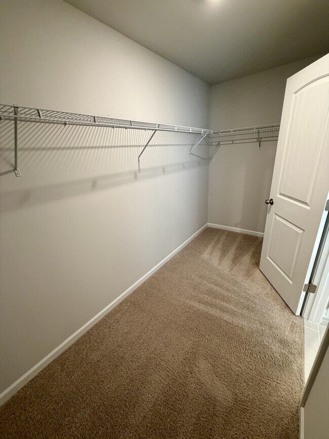Building Photo - 540 Teversham Dr