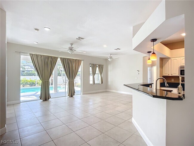 Building Photo - 4930 SW 25th Ct