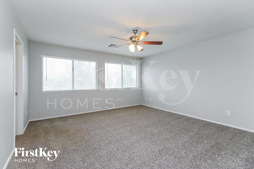 Building Photo - 617 E Payton Cir