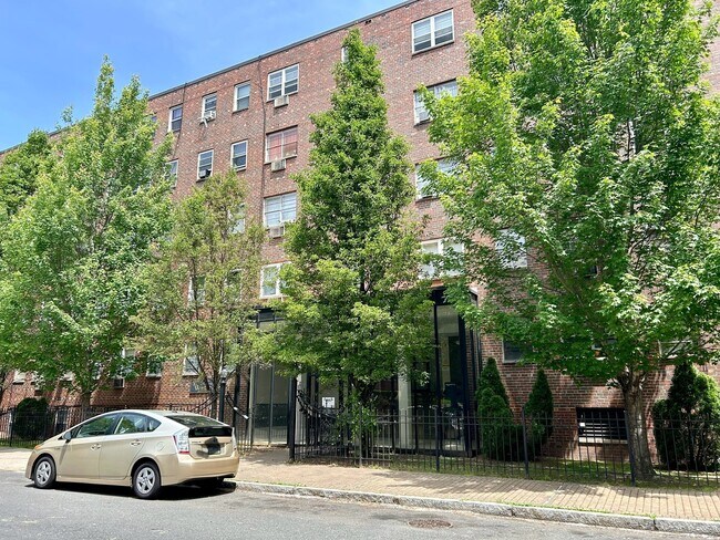 Primary Photo - 40 Owen St
