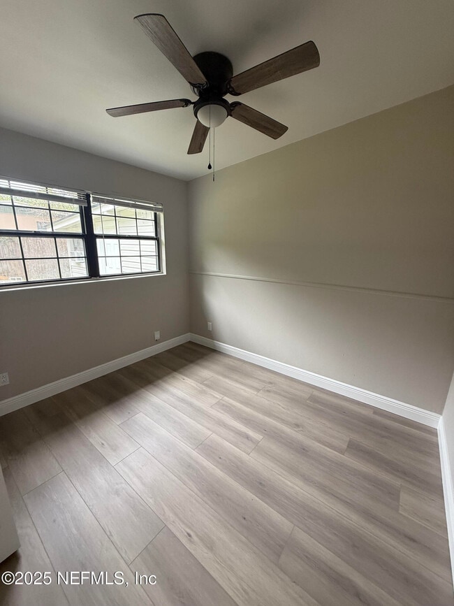 Building Photo - 2113 Limoges Dr S