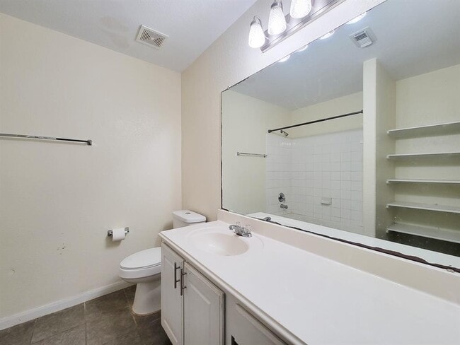 Building Photo - 12835 Regal Oaks Bend Ln