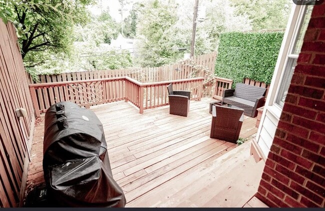 Building Photo - 871 Lenox Oaks Cir NE