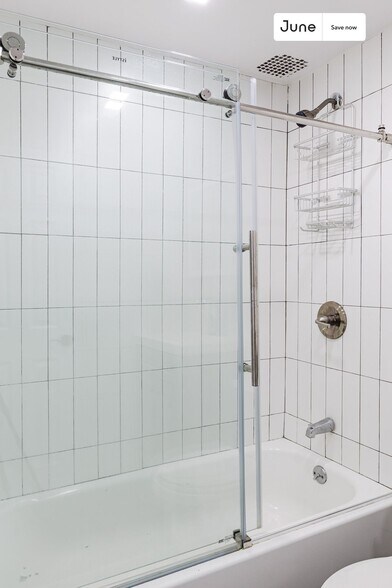 Building Photo - 324 1/2 East 8 Street