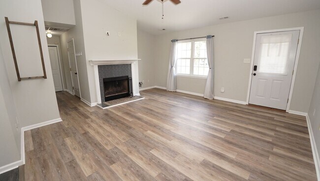 Building Photo - 301 Scranton Ct
