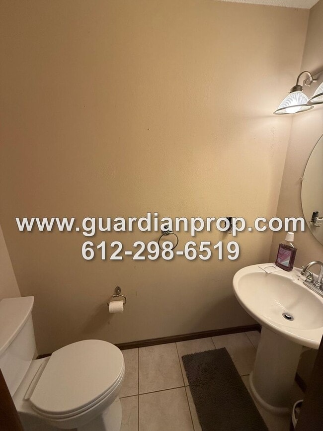 Building Photo - Townhouse Overlooking Pond Available Now, ...