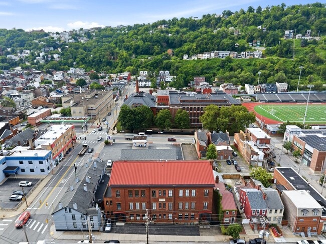 Building Photo - 910 Bingham St