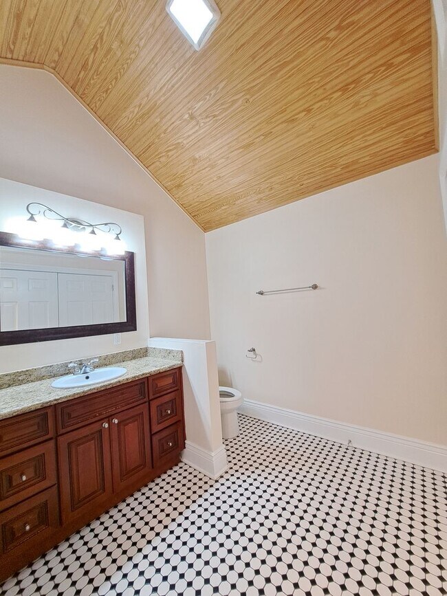 Building Photo - 3216 Bienville St