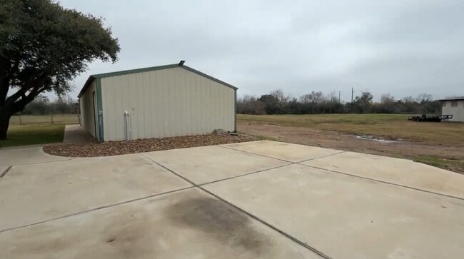 Building Photo - 6910 S Mallard Dr