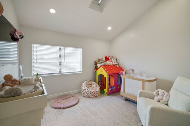 Building Photo - Experience Coastal Living at Its Finest in...