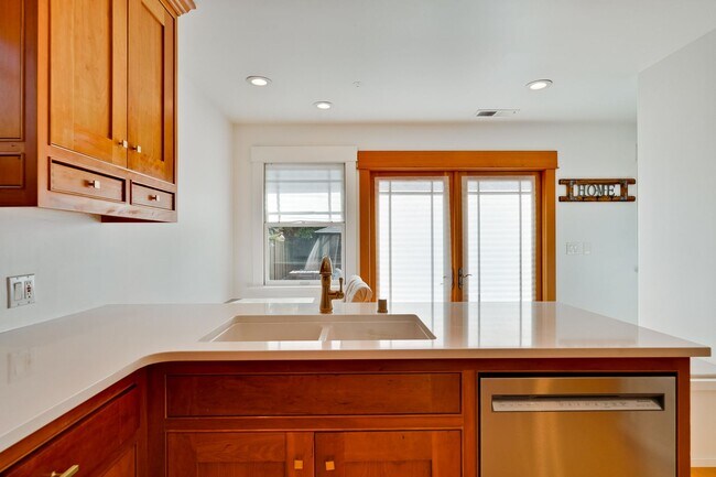 Building Photo - Quaint and Cozy One-Story Craftsman-style Home nestled in the sought-after Sunnyvale neighborhood...