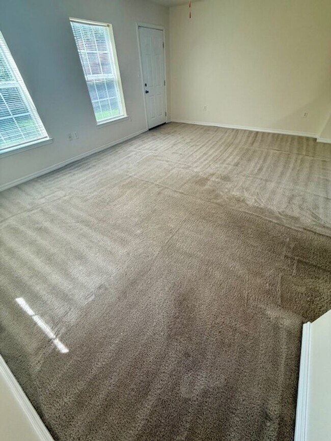 Building Photo - Crestview Townhouse