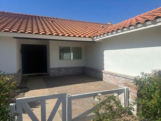 Building Photo - Remodeled 4 Bed 3 bath Home