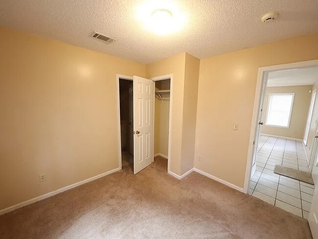 Building Photo - 2116 Harris Dr