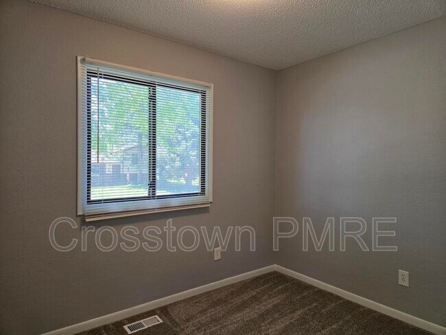 Building Photo - 4973 W 8th Street Rd