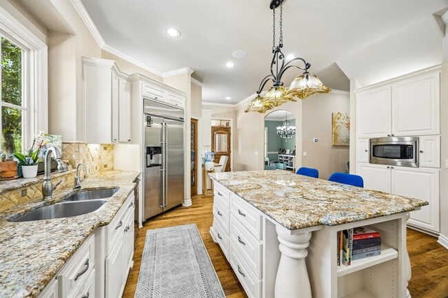Building Photo - 8403 Horseshoe Ledge