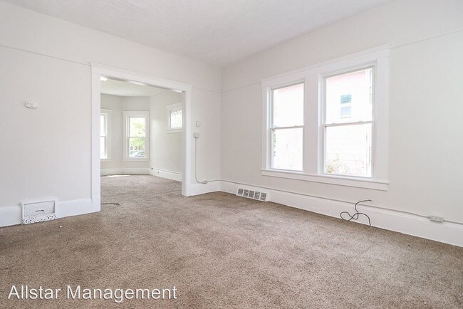 Building Photo - 2810 Woodbridge Ave