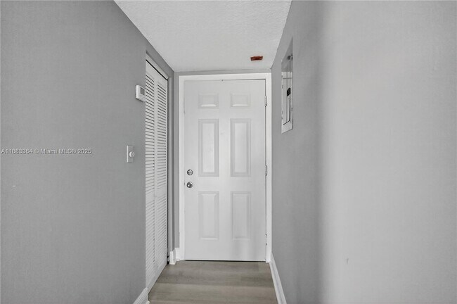 Building Photo - 10000 NW 80th Ct