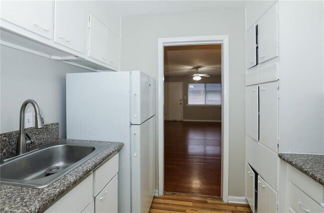 Building Photo - 3300 College St