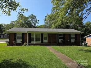 Building Photo - 4800 Crestmont Dr