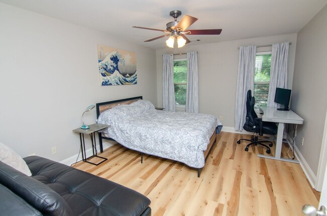 Building Photo - Furnished rental