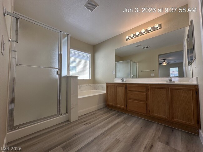 Building Photo - 9754 Splendor Sky Ave