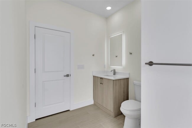 Building Photo - 1831 Embers Pkwy W