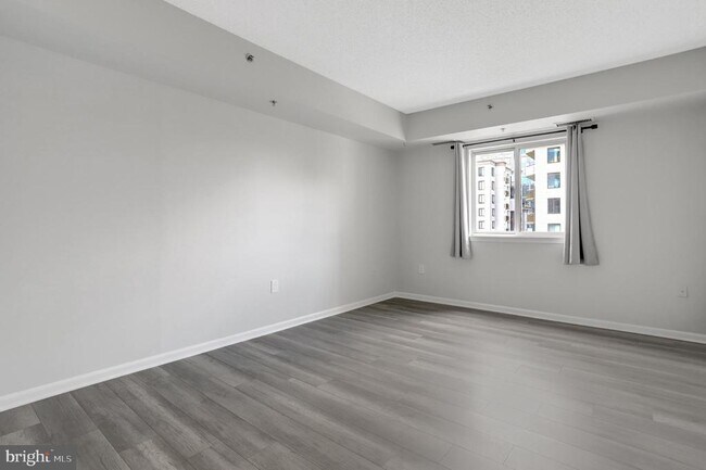 Building Photo - 1211 S Eads St