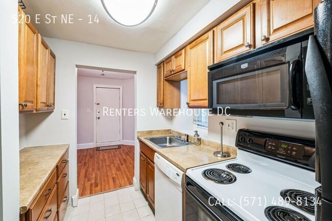 Building Photo - Light & Bright 1Bd Condo with Spacious Pri...