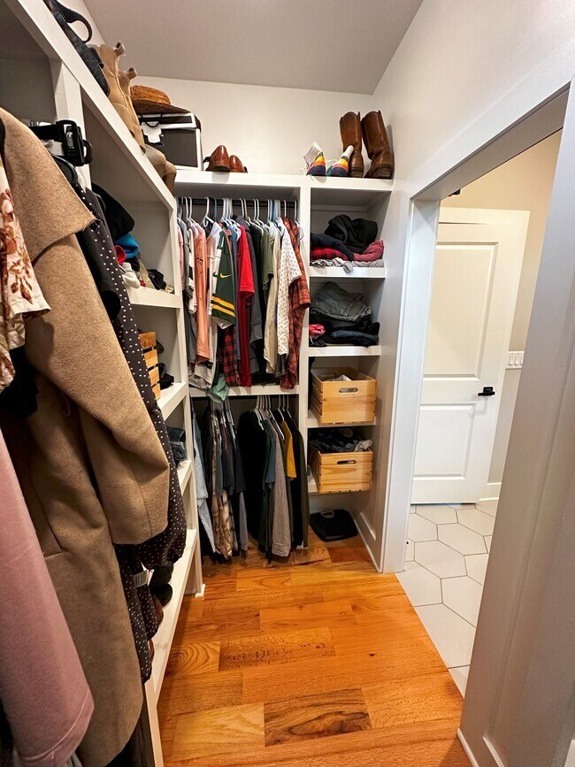 Closet - 1198 8th St