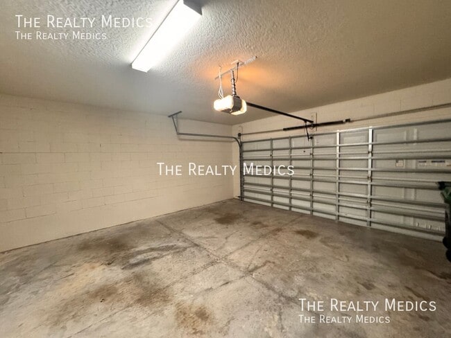 Building Photo - 1375 Painted Bunting Ave